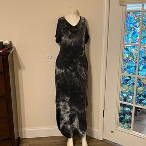 Elegant Black and Gray Tie-Dye Maxi Dress with Pockets! Discreet Brand.